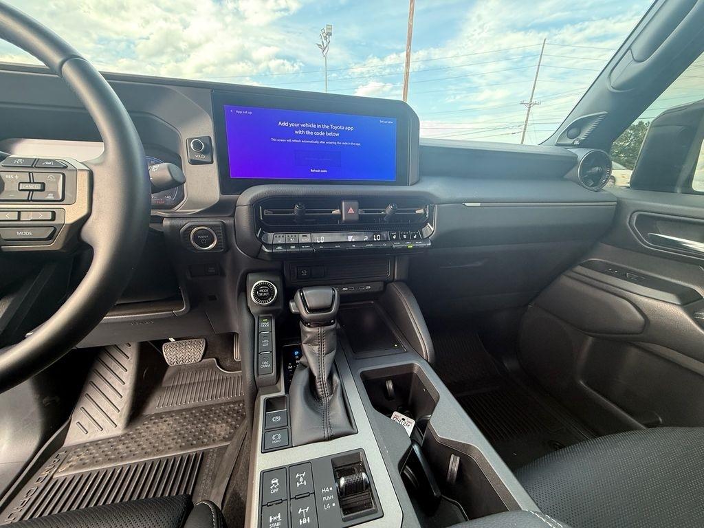Toyota Land Cruiser Base 2025
