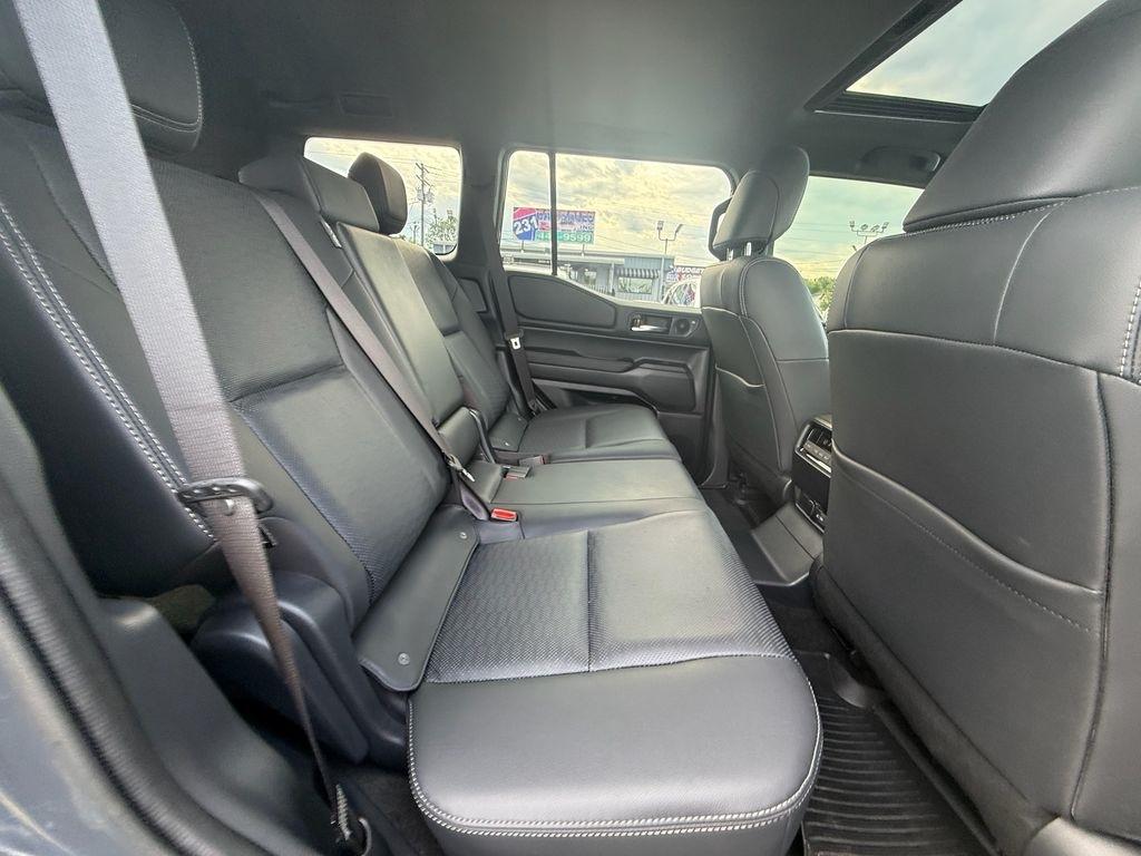 Toyota Land Cruiser Base 2025