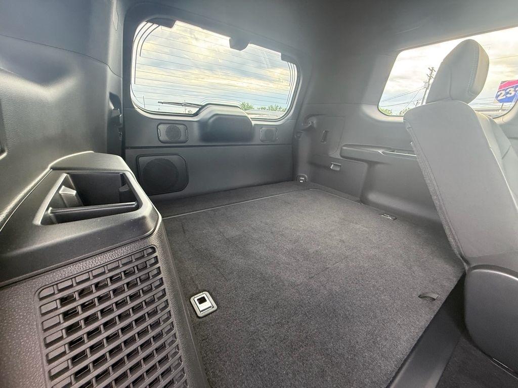 Toyota Land Cruiser Base 2025