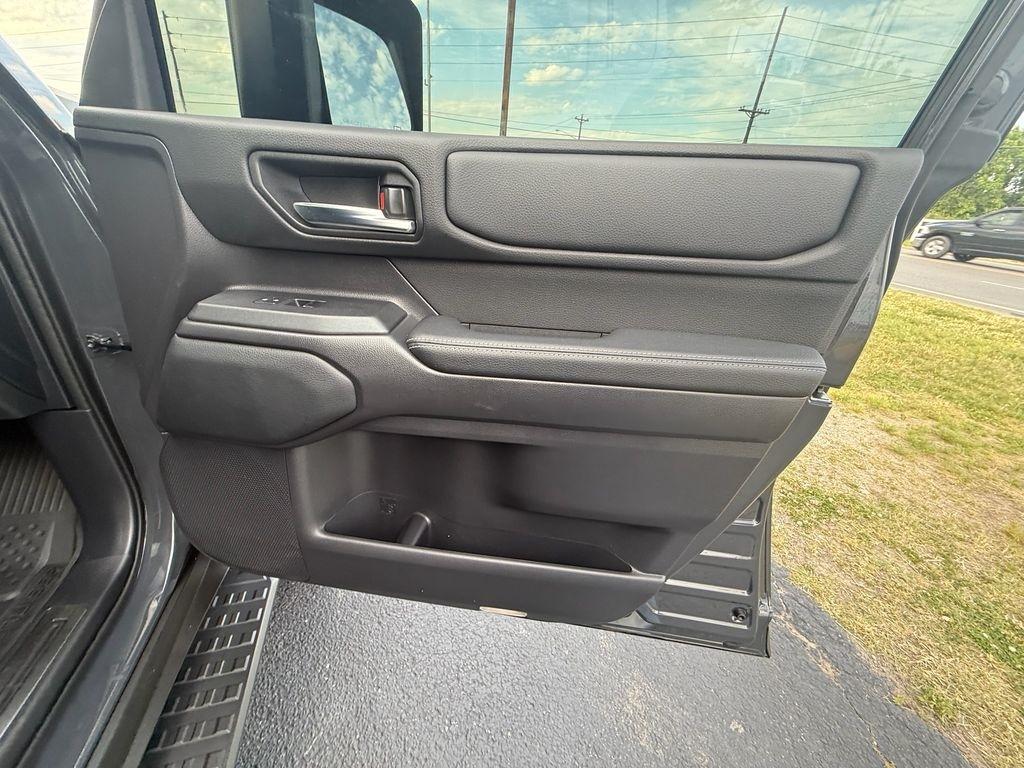 Toyota Land Cruiser Base 2025