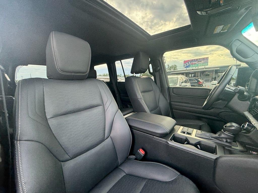 Toyota Land Cruiser Base 2025