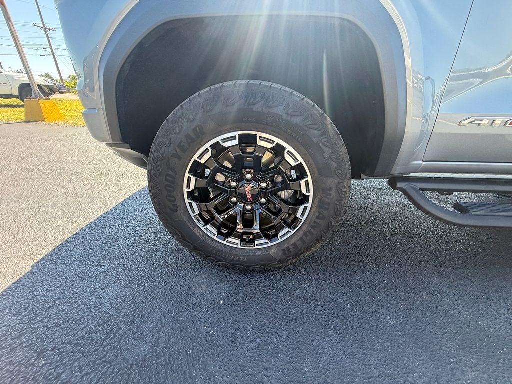 GMC Canyon AT4 Crew Cab 4WD 2026