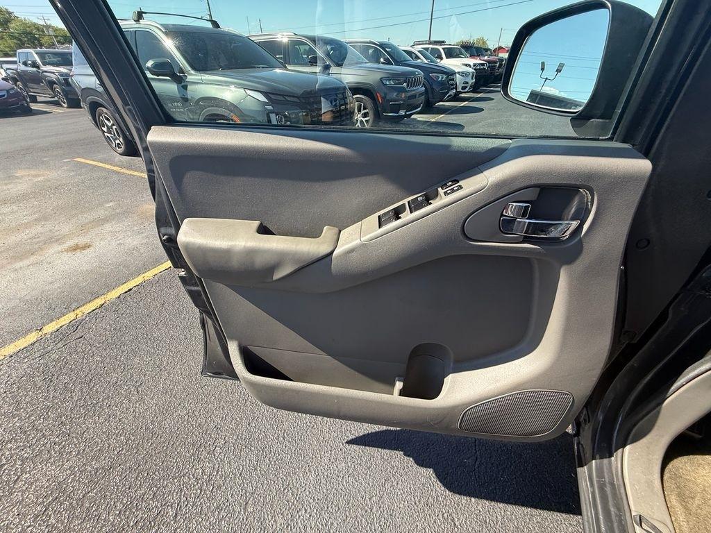 Nissan Frontier S Crew Cab 2WD 2011
