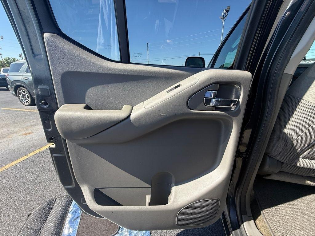 Nissan Frontier S Crew Cab 2WD 2011