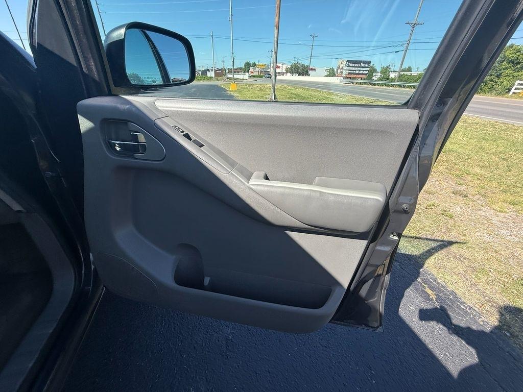 Nissan Frontier S Crew Cab 2WD 2011
