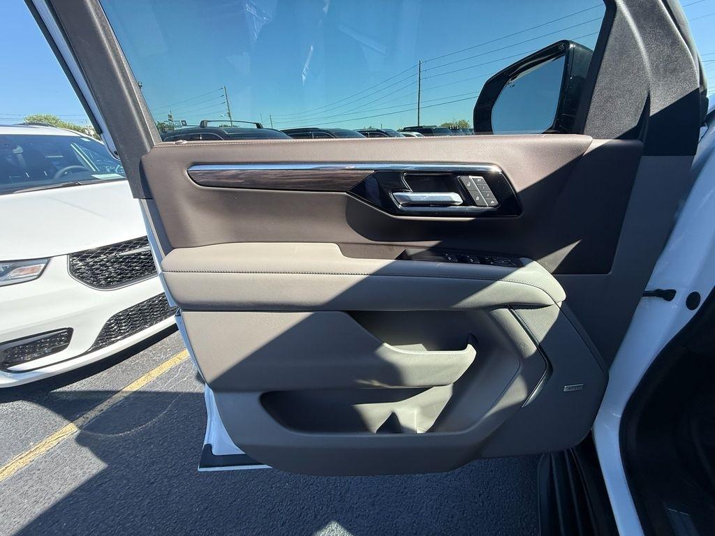 Chevrolet Suburban LT 2025