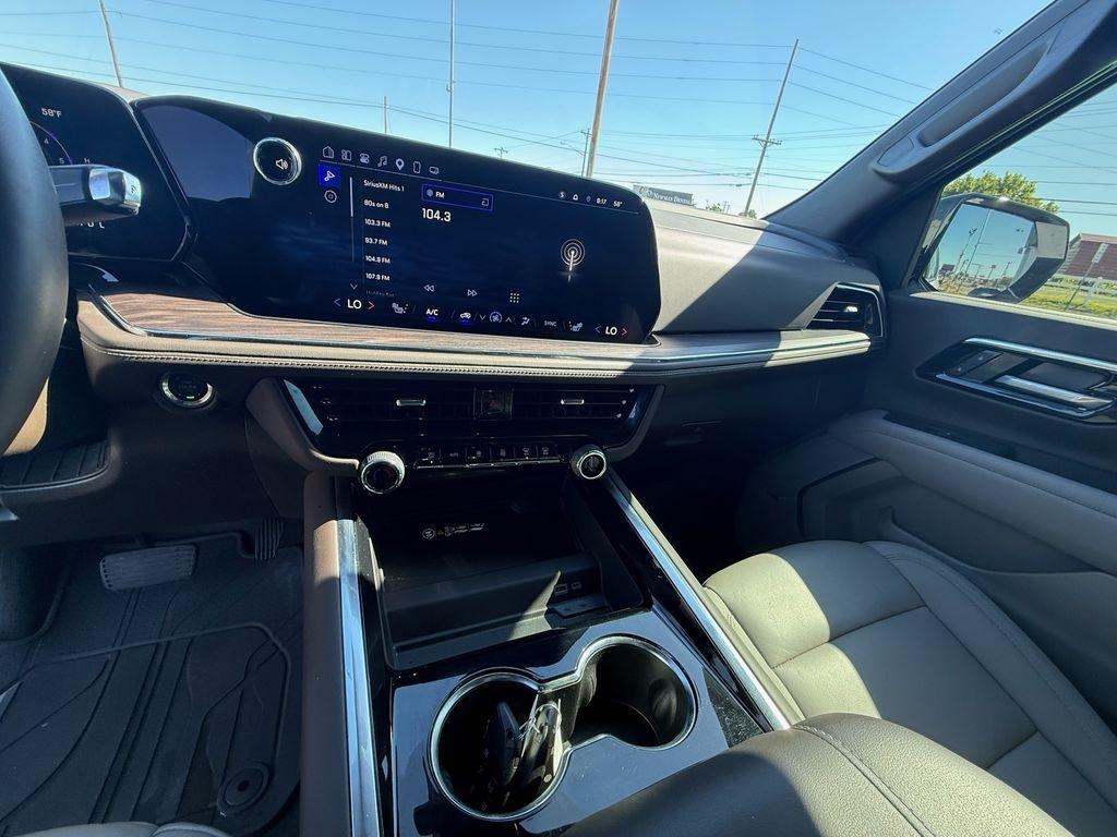 Chevrolet Suburban LT 2025