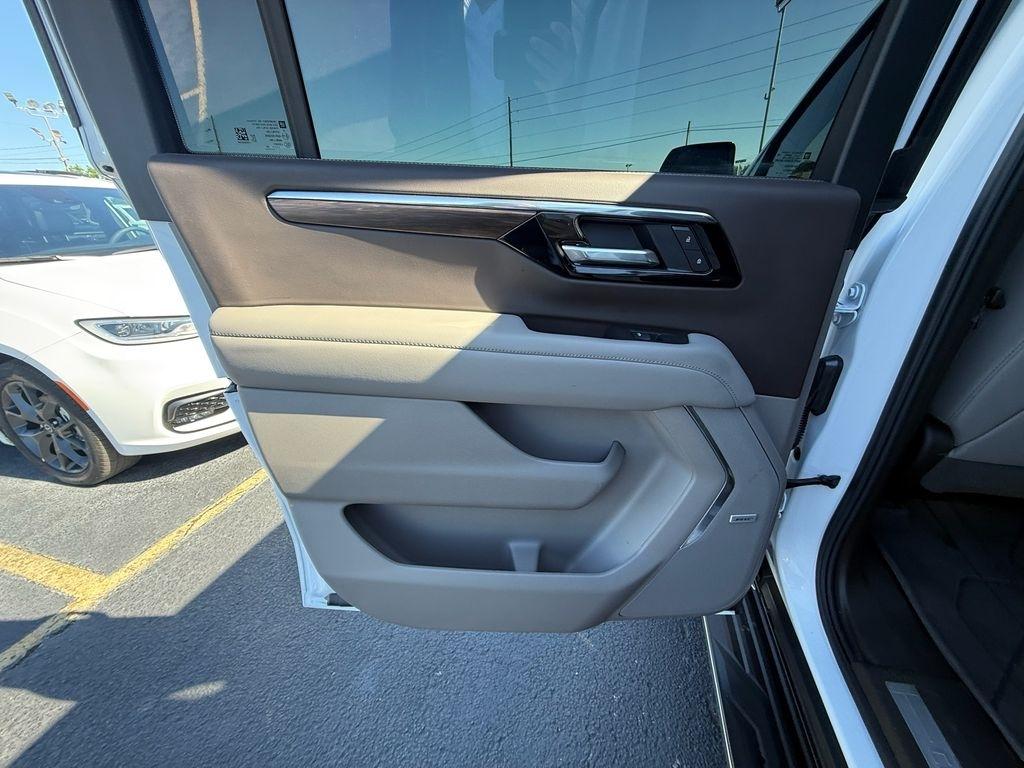 Chevrolet Suburban LT 2025