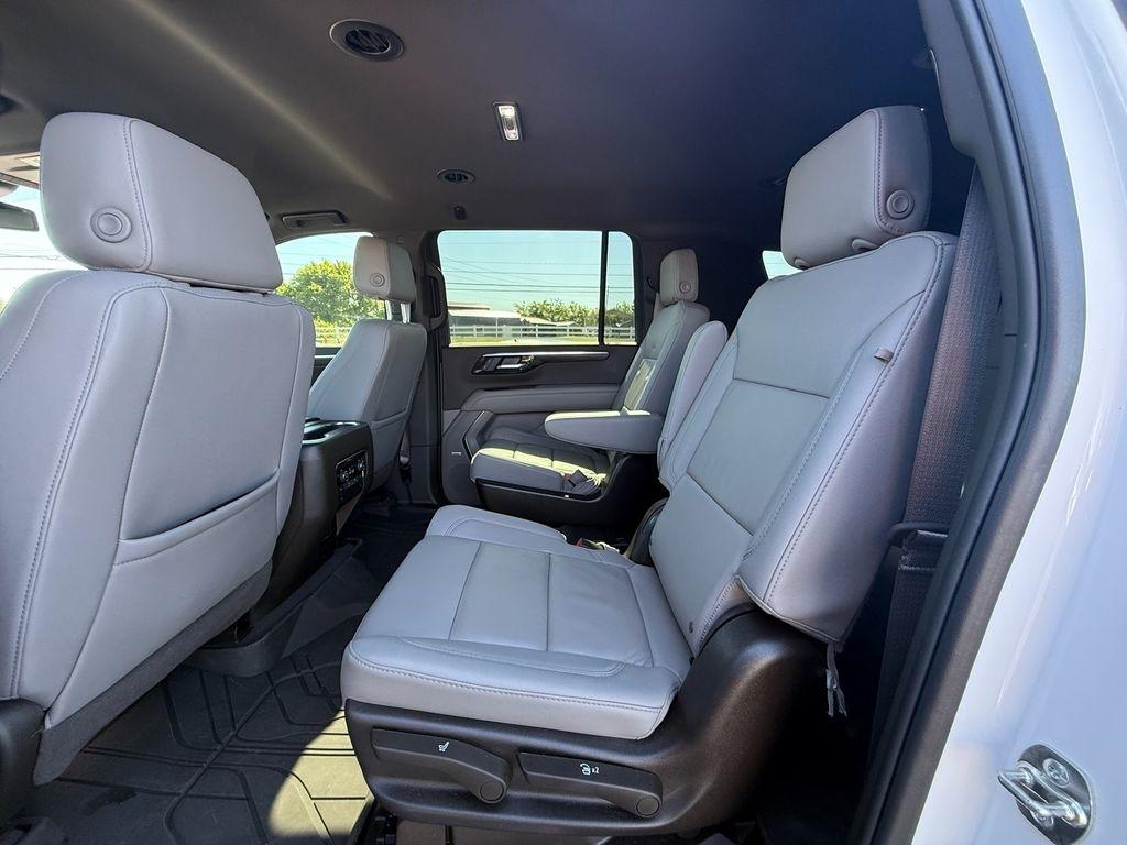 Chevrolet Suburban LT 2025