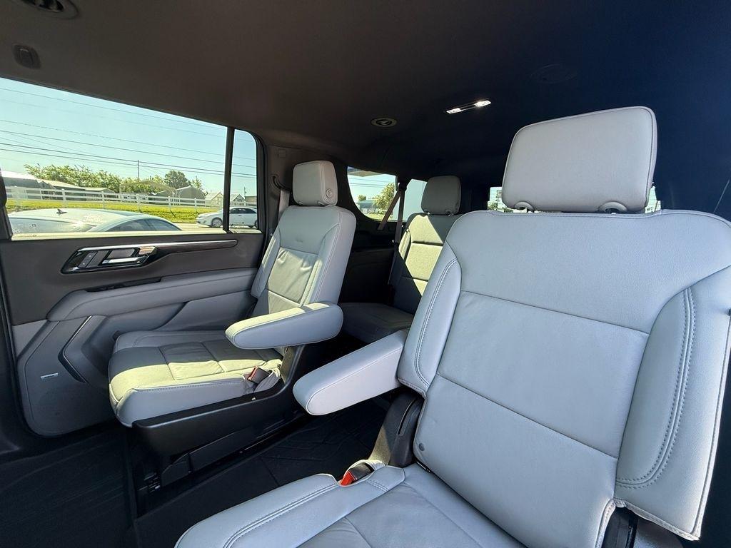 Chevrolet Suburban LT 2025