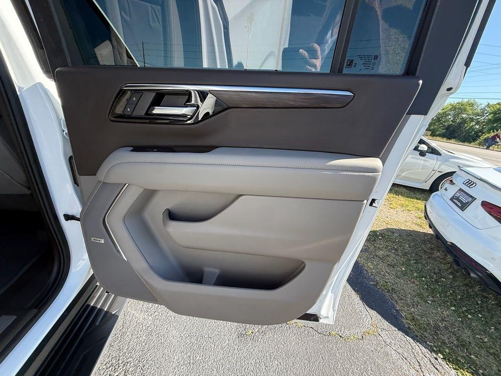 Chevrolet Suburban LT 2025