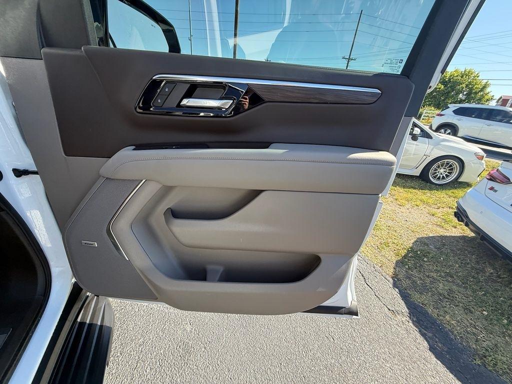 Chevrolet Suburban LT 2025