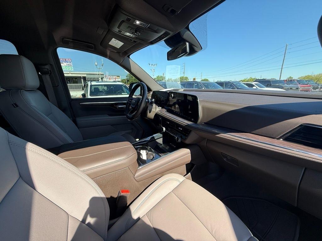 Chevrolet Suburban LT 2025