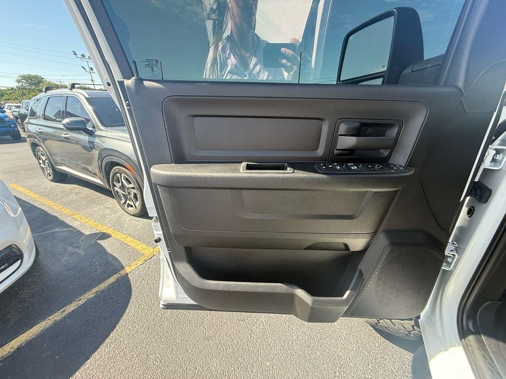 RAM 2500 Tradesman Crew Cab SWB 4WD 2024