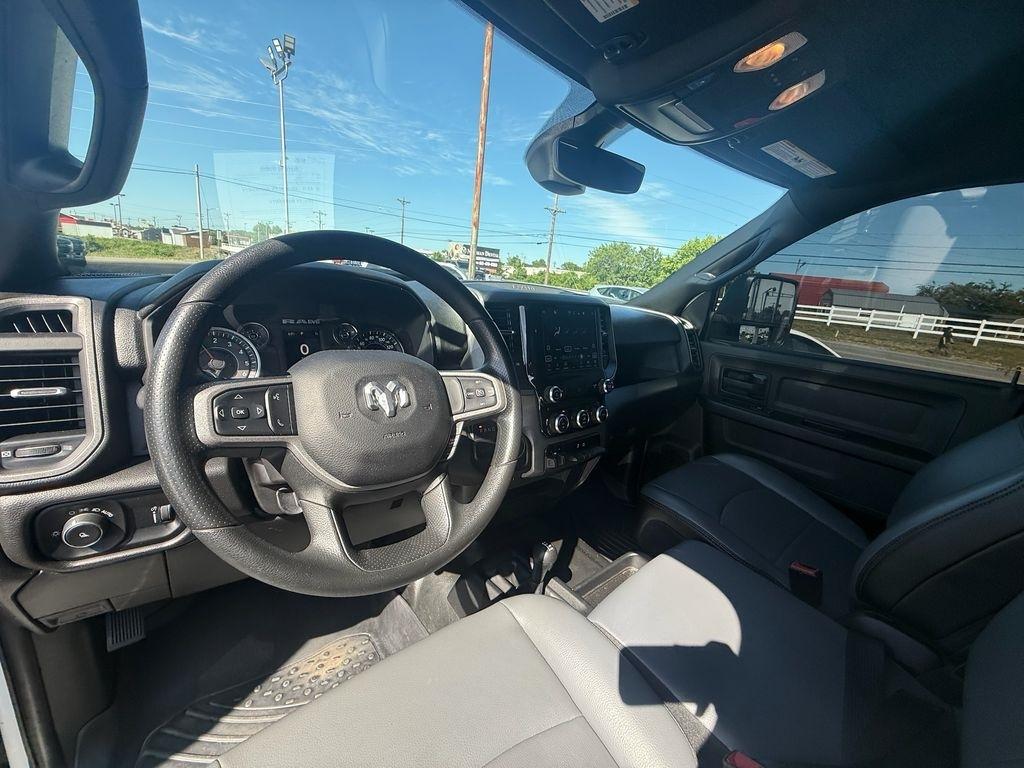 RAM 2500 Tradesman Crew Cab SWB 4WD 2024