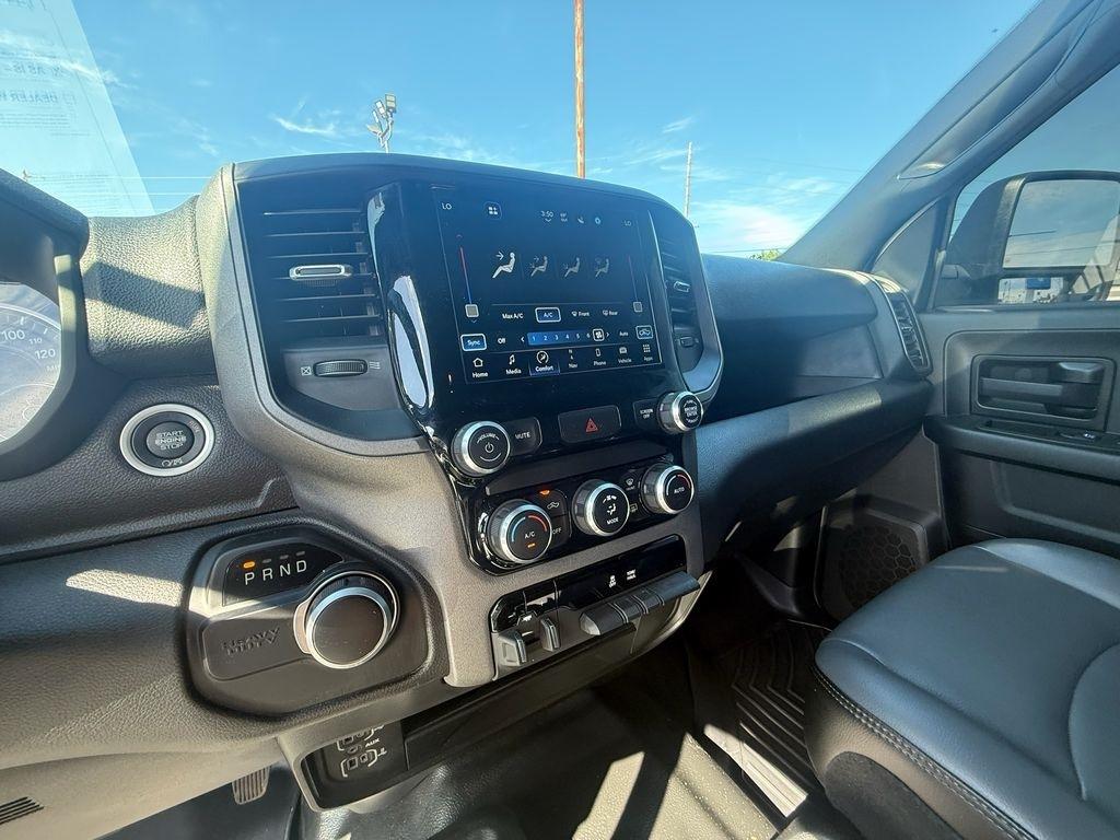 RAM 2500 Tradesman Crew Cab SWB 4WD 2024