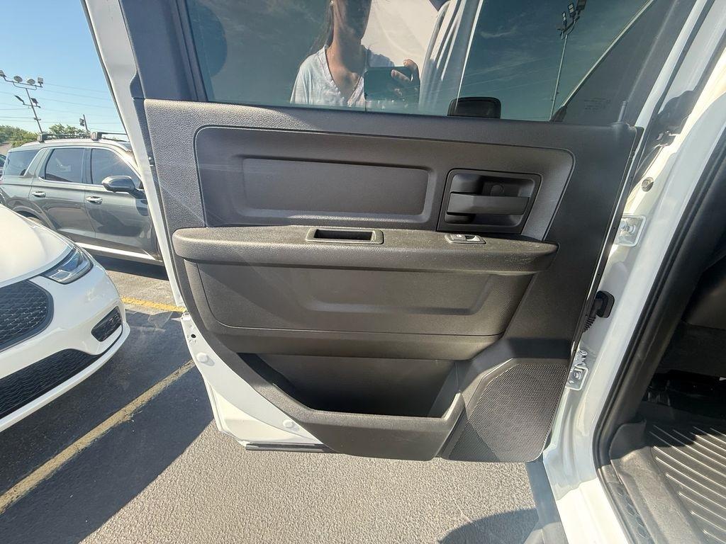 RAM 2500 Tradesman Crew Cab SWB 4WD 2024