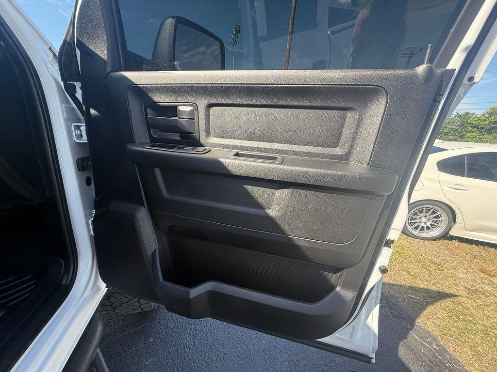 RAM 2500 Tradesman Crew Cab SWB 4WD 2024