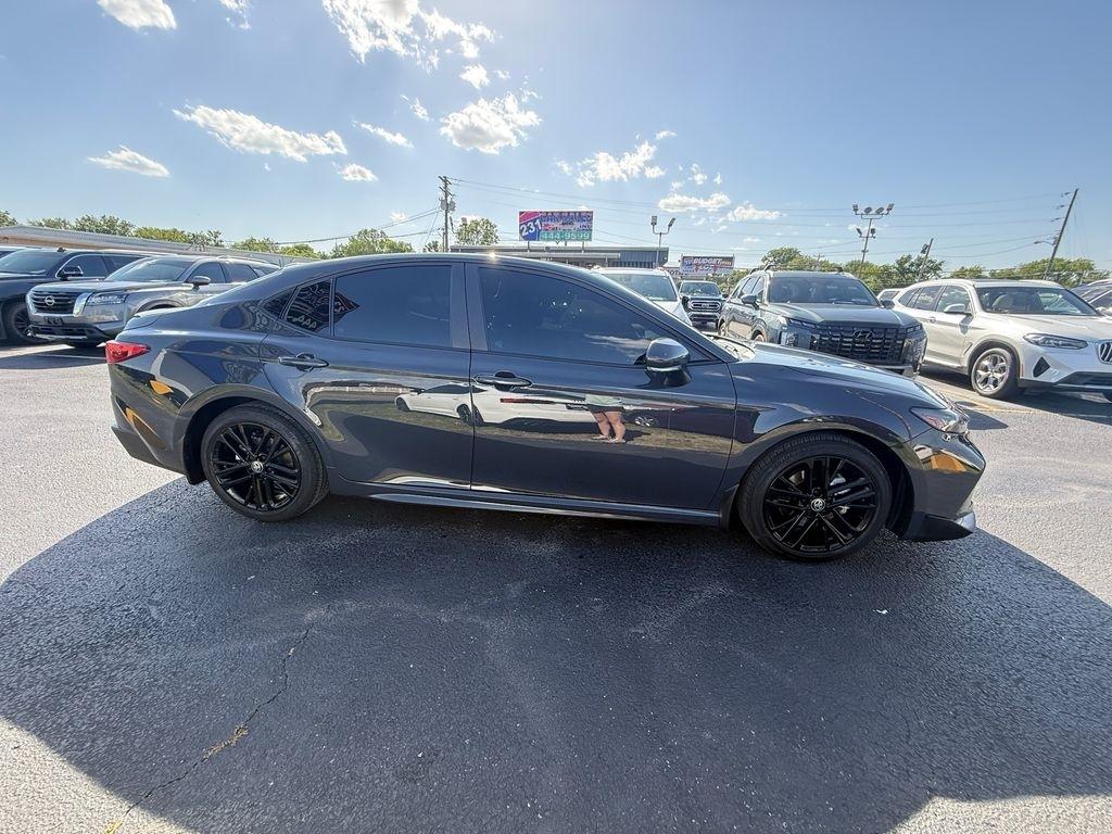 Toyota Camry Hybrid SE 2025