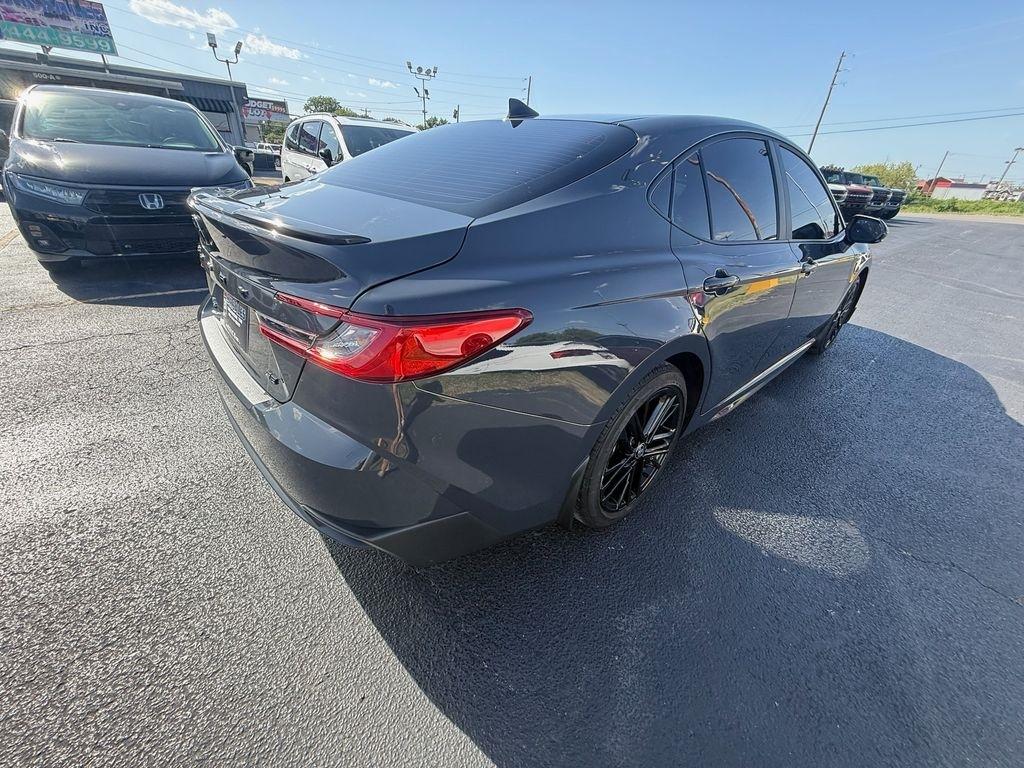 Toyota Camry Hybrid SE 2025
