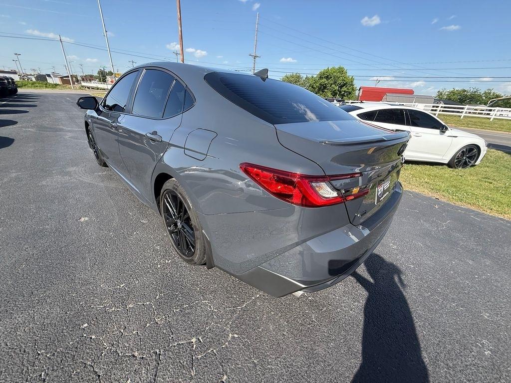 Toyota Camry Hybrid SE 2025