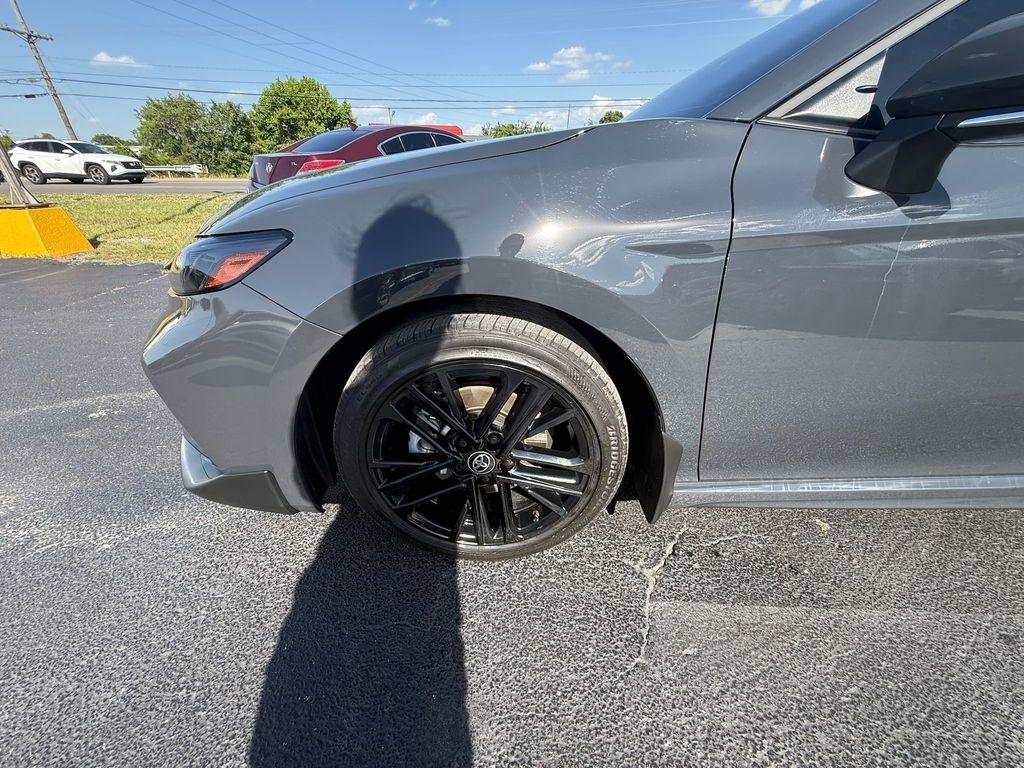 Toyota Camry Hybrid SE 2025