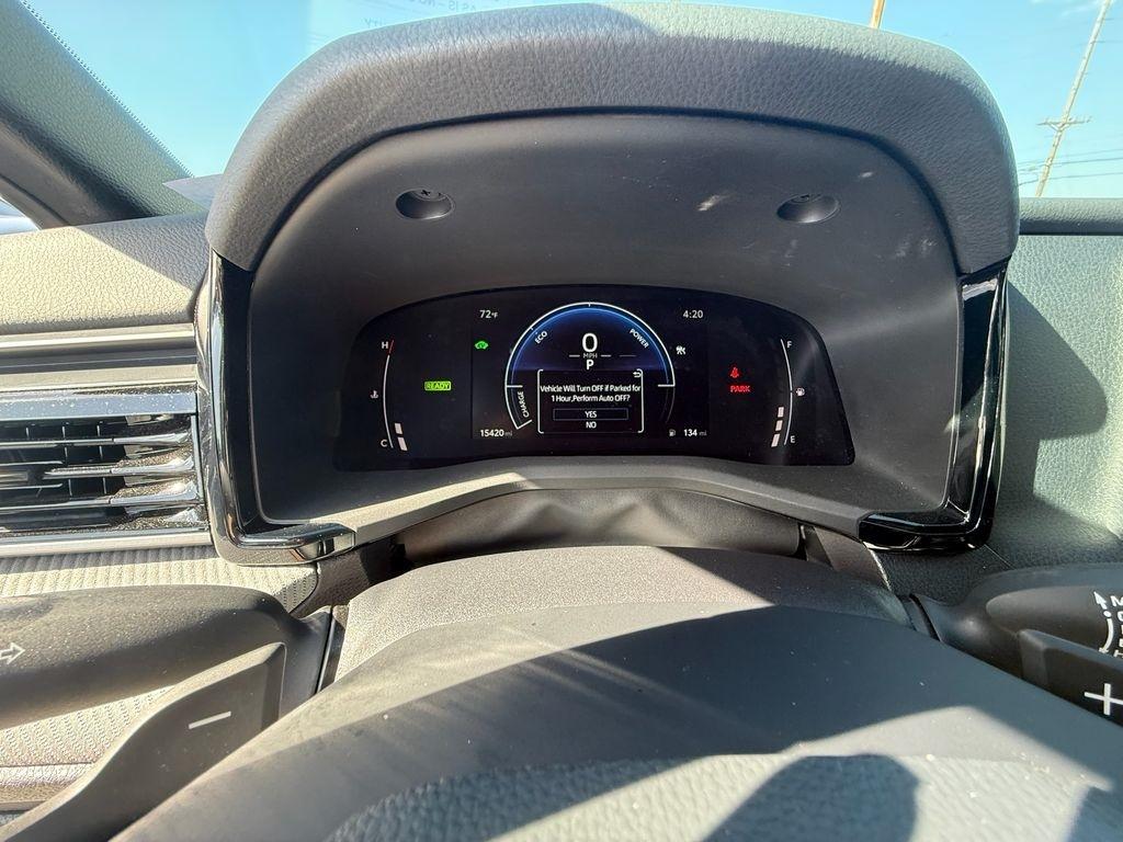 Toyota Camry Hybrid SE 2025