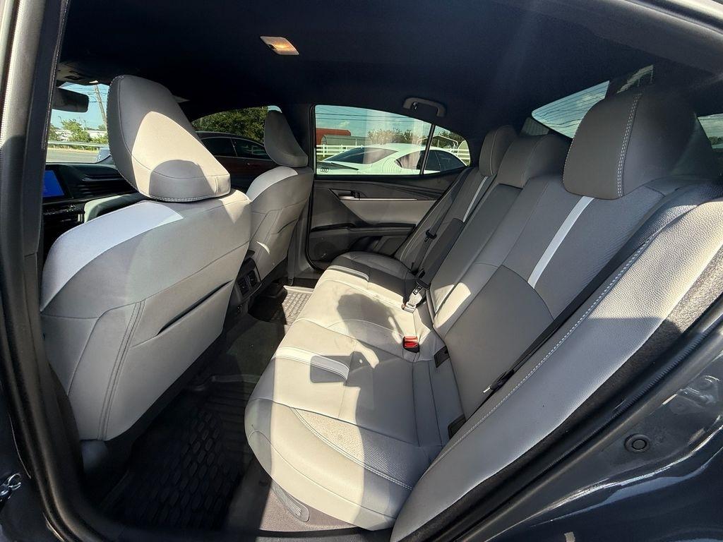 Toyota Camry Hybrid SE 2025
