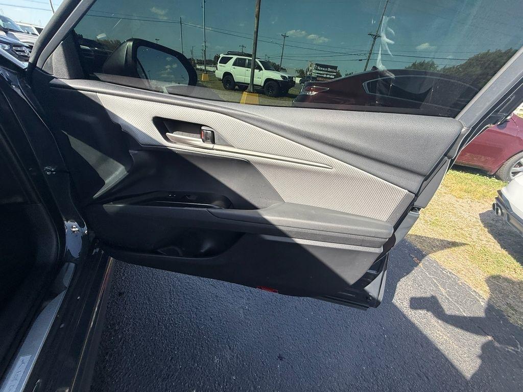 Toyota Camry Hybrid SE 2025