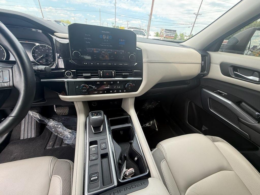 Nissan Pathfinder SL 2023