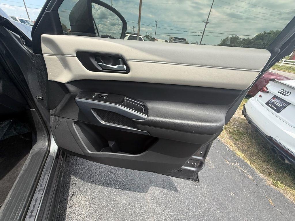 Nissan Pathfinder SL 2023