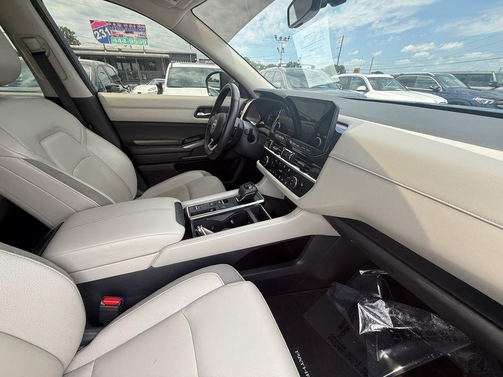 Nissan Pathfinder SL 2023