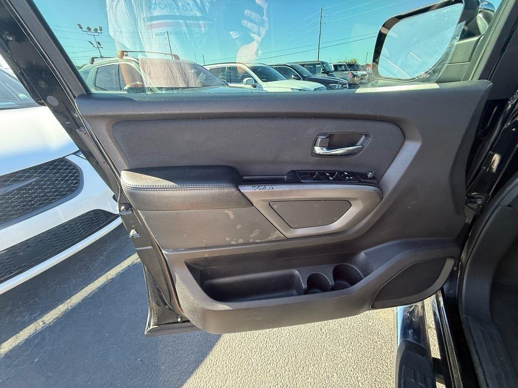 Nissan Titan SV Crew Cab 2WD 2015