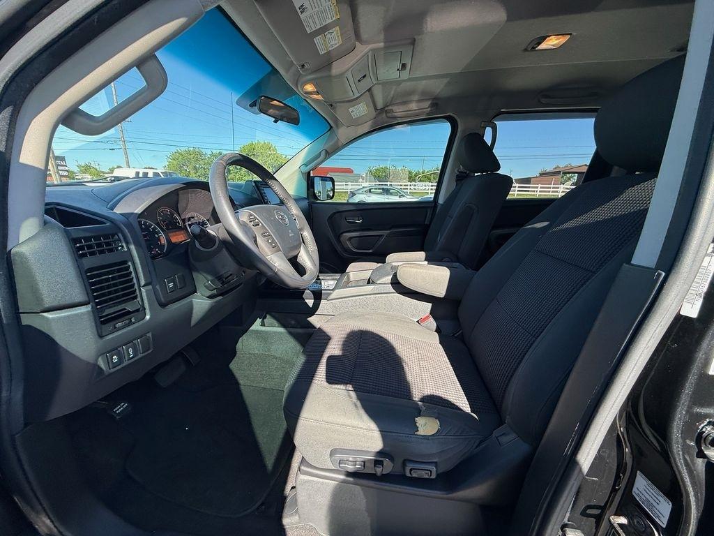 Nissan Titan SV Crew Cab 2WD 2015