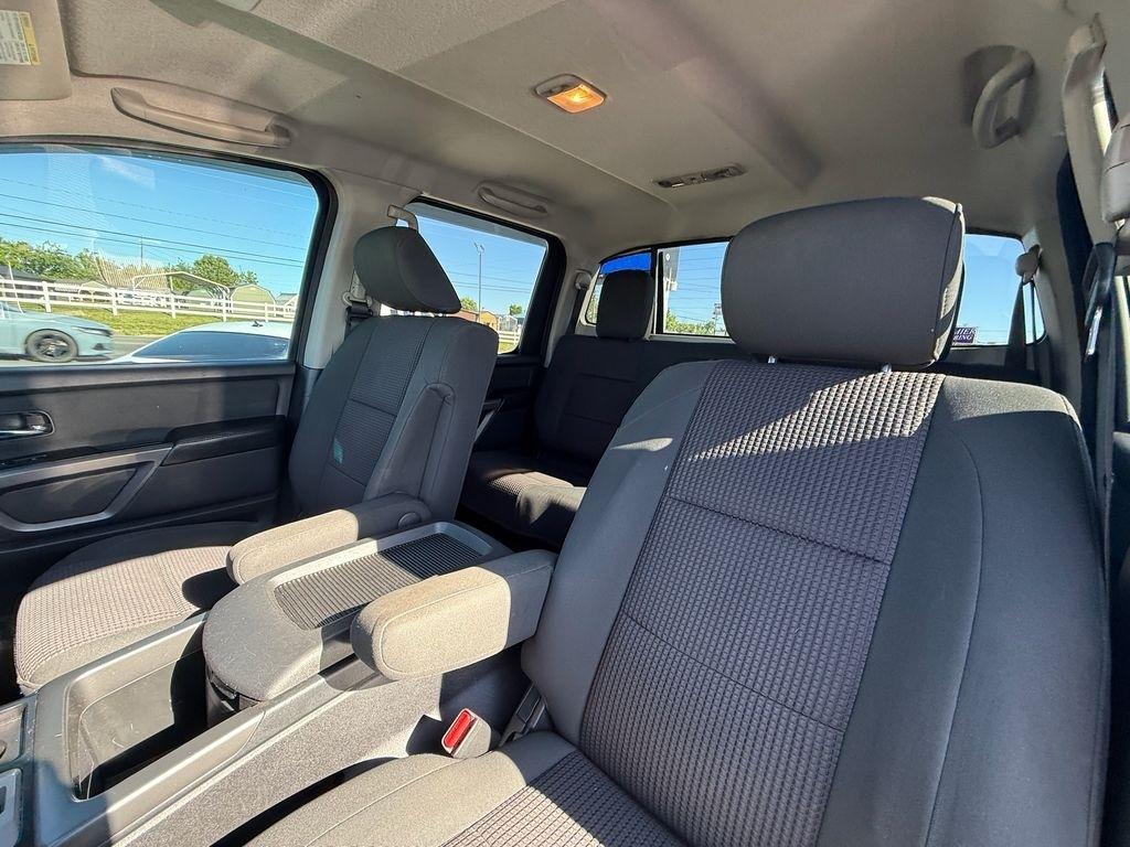 Nissan Titan SV Crew Cab 2WD 2015