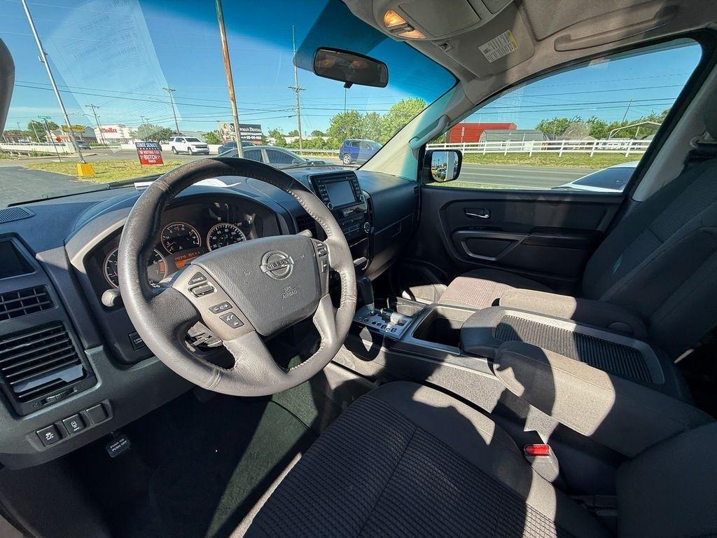 Nissan Titan SV Crew Cab 2WD 2015