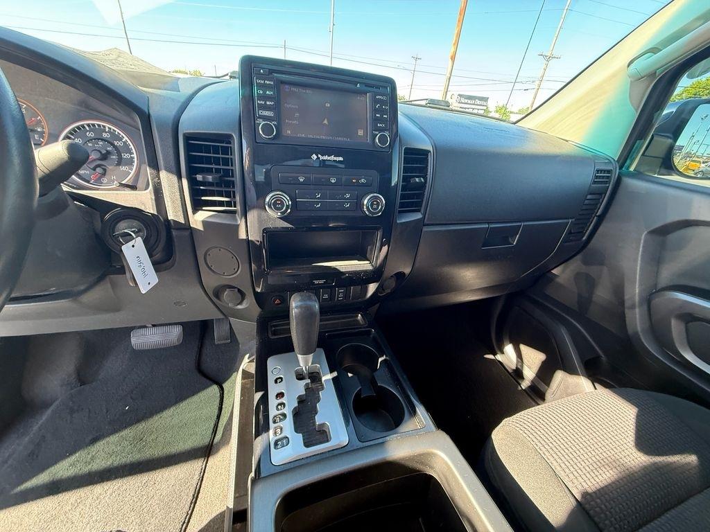 Nissan Titan SV Crew Cab 2WD 2015