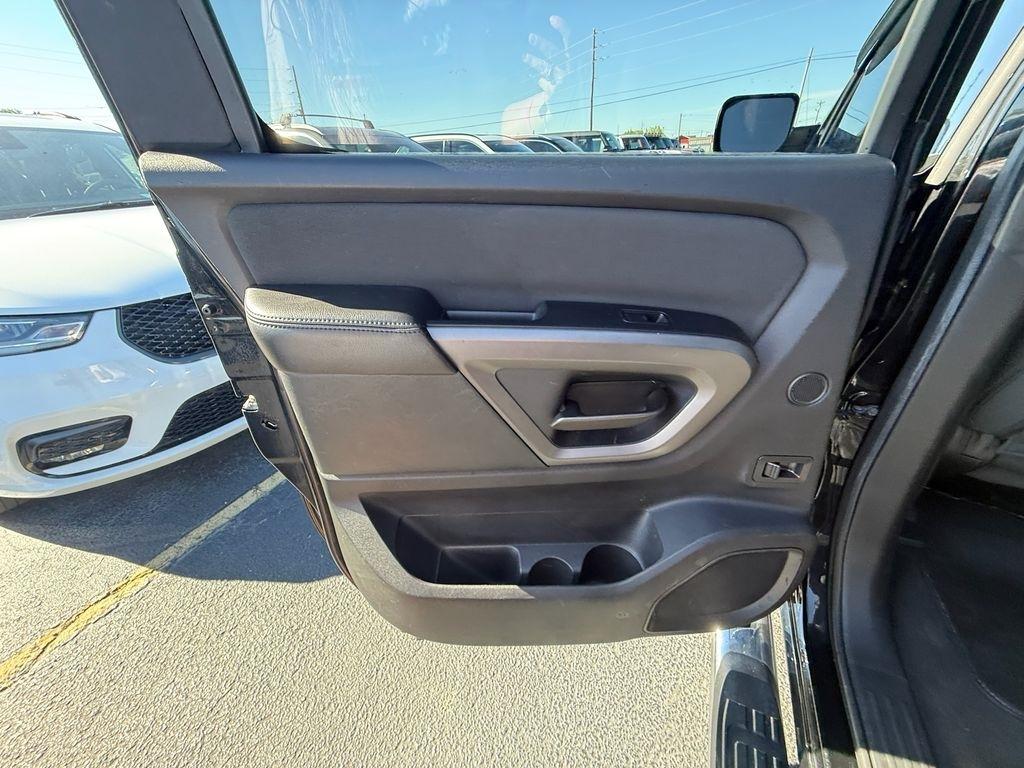 Nissan Titan SV Crew Cab 2WD 2015