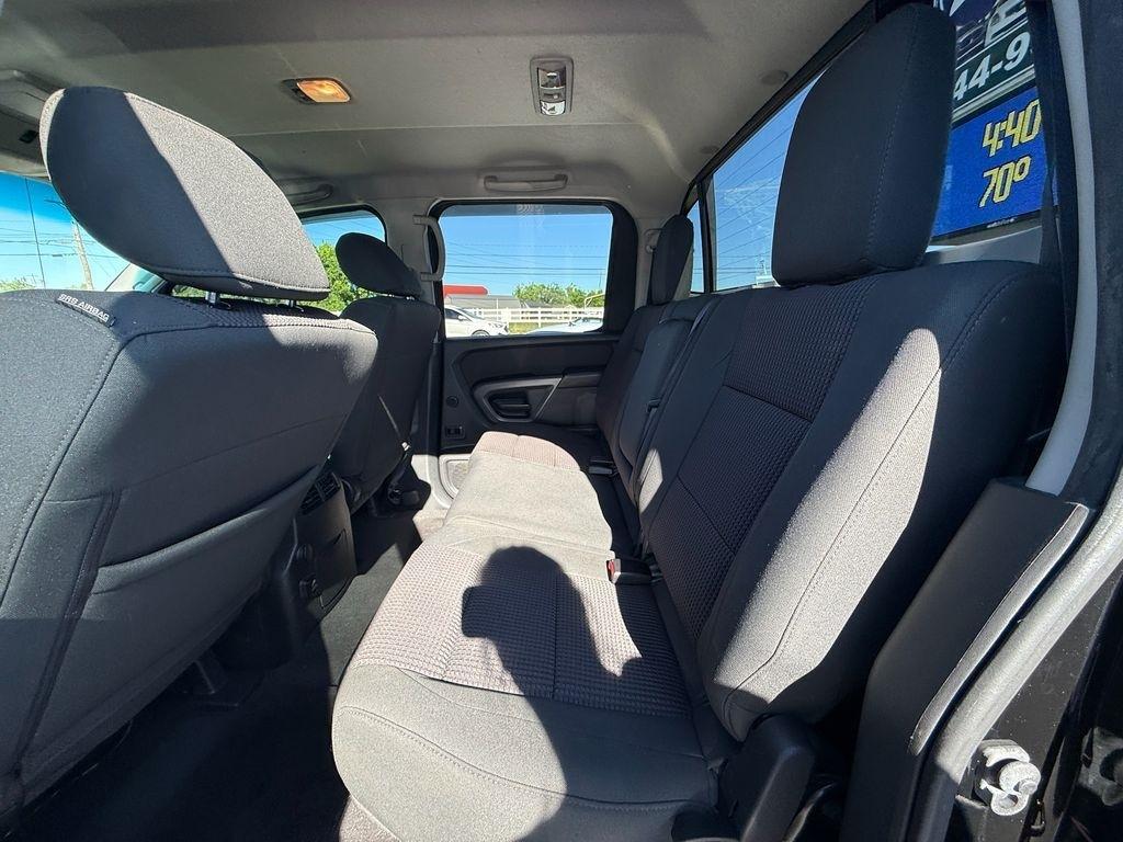 Nissan Titan SV Crew Cab 2WD 2015
