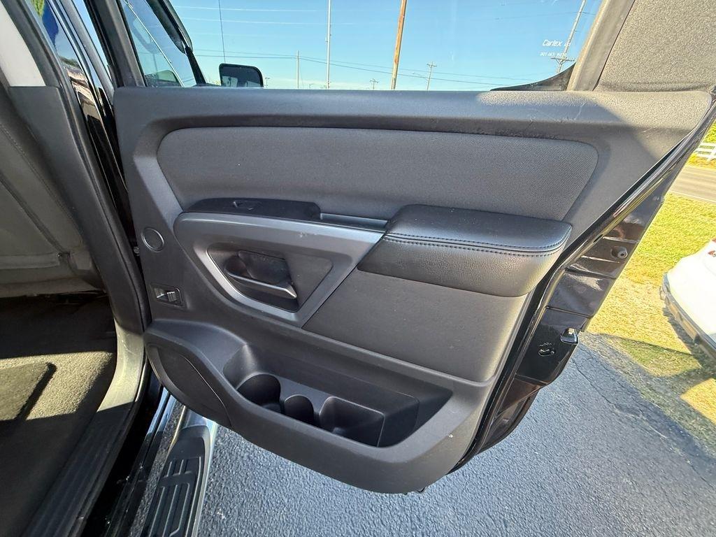 Nissan Titan SV Crew Cab 2WD 2015