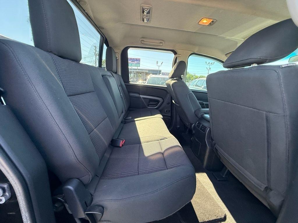 Nissan Titan SV Crew Cab 2WD 2015