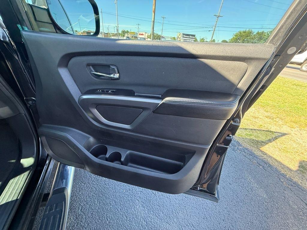 Nissan Titan SV Crew Cab 2WD 2015