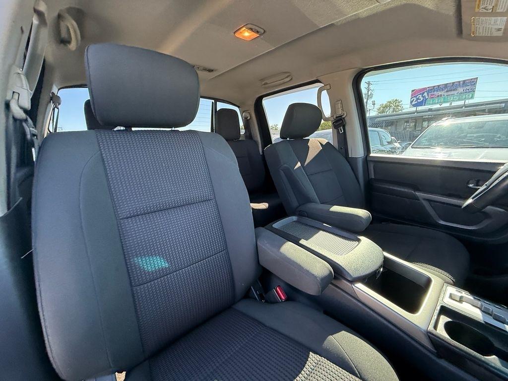 Nissan Titan SV Crew Cab 2WD 2015