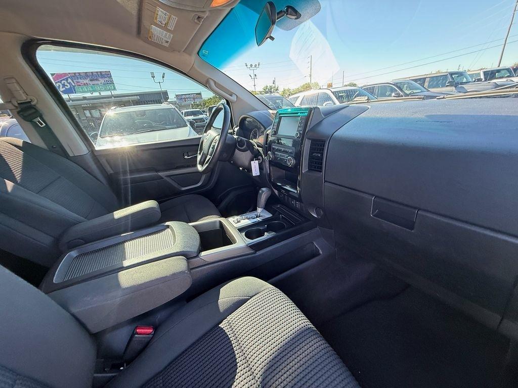 Nissan Titan SV Crew Cab 2WD 2015