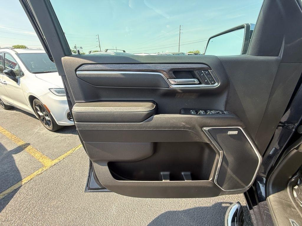 Chevrolet Silverado 1500 LTZ Crew Cab 4WD 2022