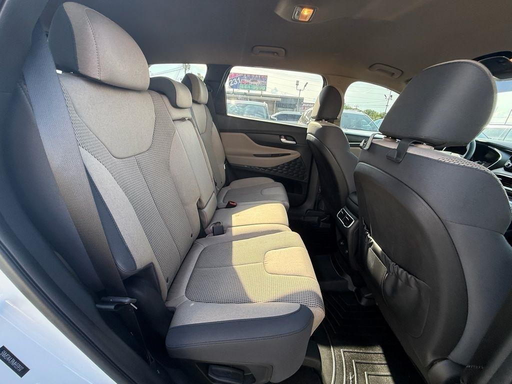 Hyundai Santa Fe SE 2021