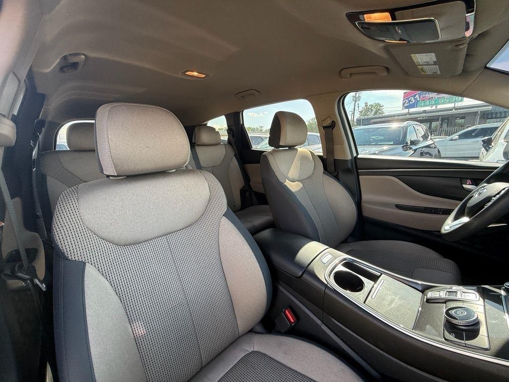 Hyundai Santa Fe SE 2021