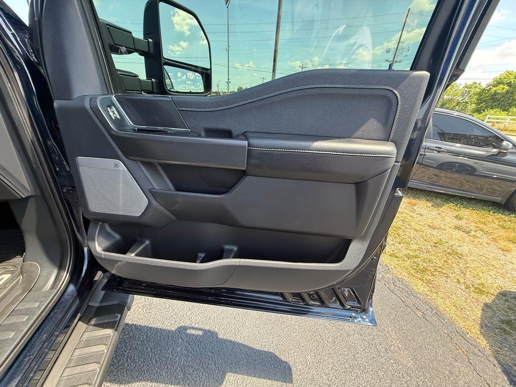 Ford F-150 Lariat SuperCrew 4WD 2024