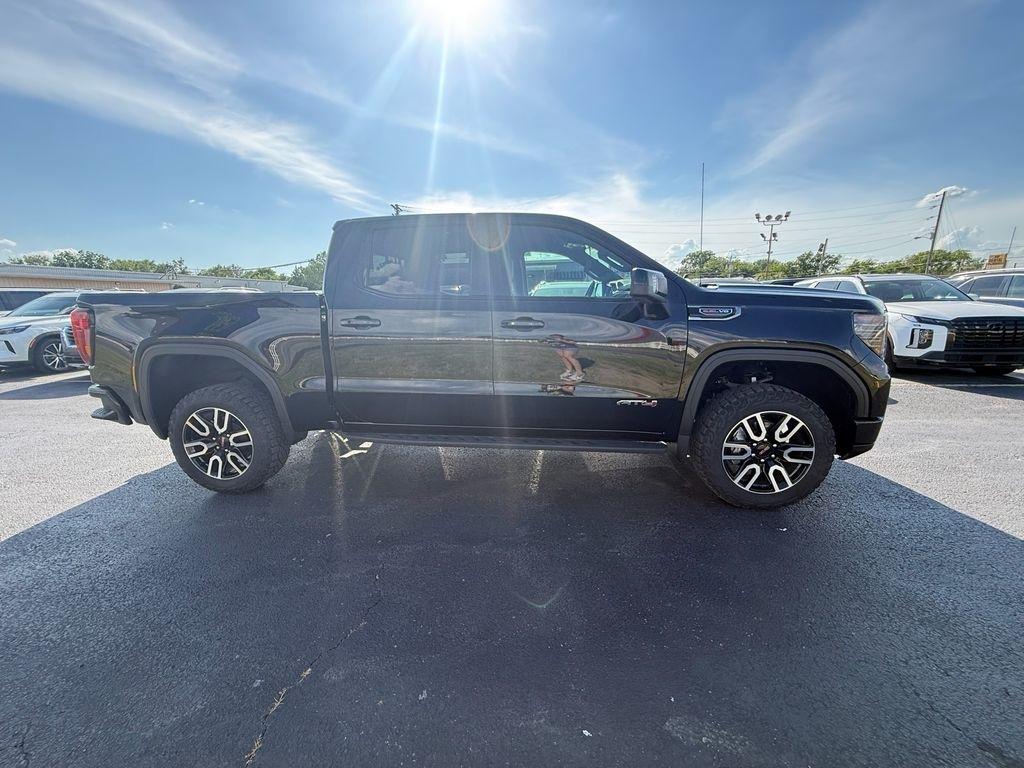 GMC Sierra 1500 AT4 Crew Cab 4WD 2025