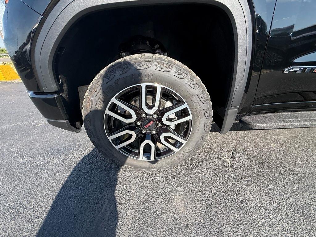 GMC Sierra 1500 AT4 Crew Cab 4WD 2025